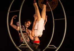 Anche quest’anno piazza della Rossa ospiterà la rassegna di teatro di strada “Sì di Venere” organizzata da Santibriganti Teatro con il sostegno della Città, della Regione Piemonte e della Fondazione CRC